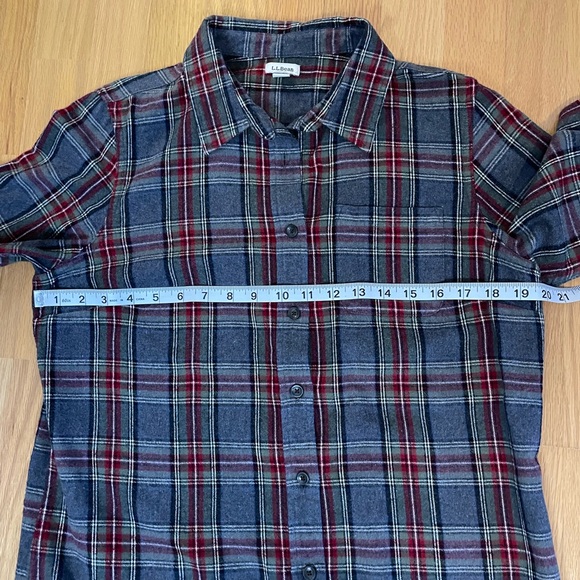 L.L. Bean Scotch Plaid Flannel Button Up Shirt Size Medium - Picture 10 of 11